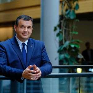 Eugen Tomac: România are nevoie de responsabilitate şi dialog politic